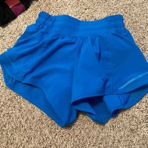 Lululemon 2.5” hotty hots